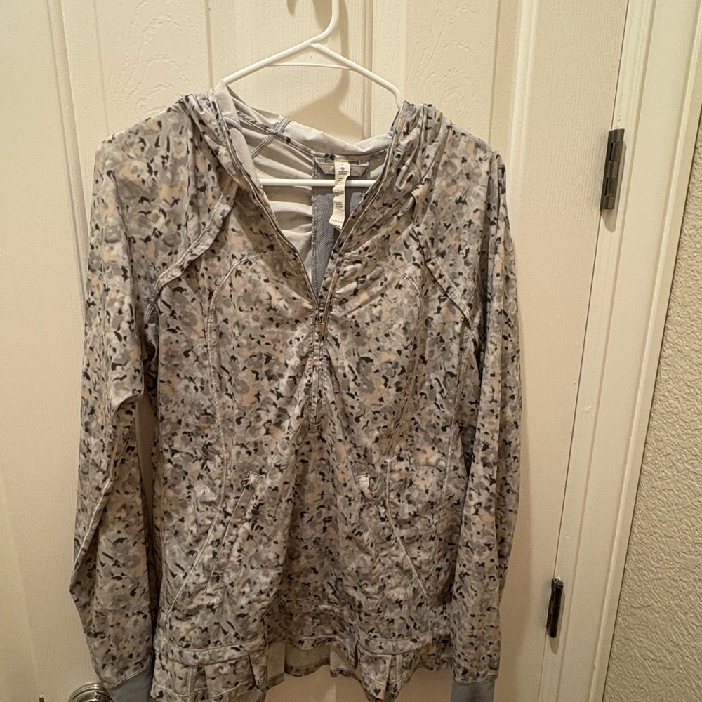 Lululemon Gray Patterned Women's Top